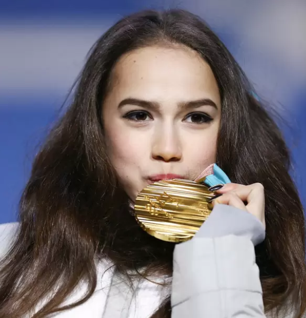 包含赛前西汉姆战术微调——法甲节点到来，悬念犹存，临场指挥获称赞的词条-九游在线